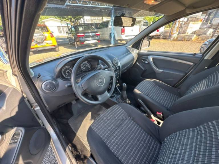 RENAULT - SANDERO - 2013/2014 - Prata - R$ 35.900,00