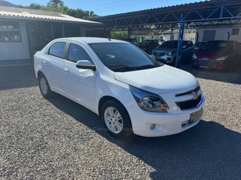 CHEVROLET - COBALT - 2014/2015 - Branca - R$ 48.900,00