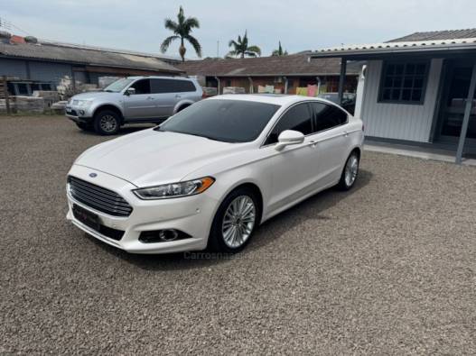 FORD - FUSION - 2015/2016 - Branca - R$ 86.900,00