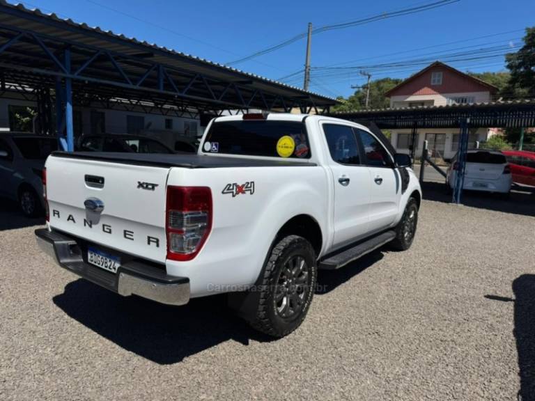 FORD - RANGER - 2018/2019 - Branca - R$ 156.900,00