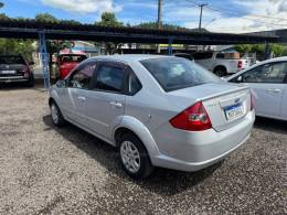 FORD - FIESTA - 2007/2008 - Prata - R$ 25.900,00