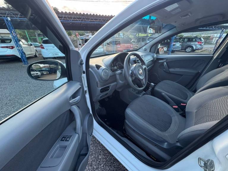 FIAT - PALIO - 2013/2014 - Branca - R$ 41.900,00