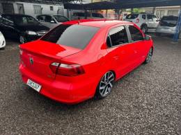 VOLKSWAGEN - VOYAGE - 2014/2015 - Vermelha - R$ 45.900,00