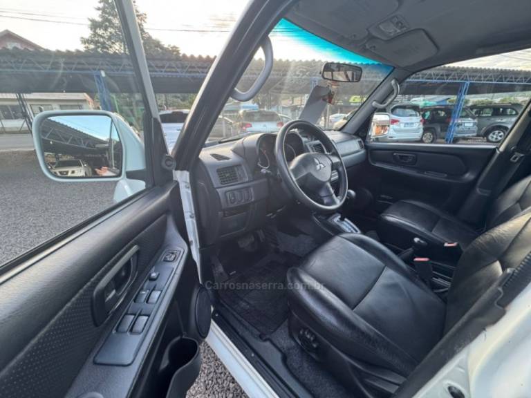 MITSUBISHI - PAJERO TR4 - 2011/2012 - Branca - R$ 65.900,00
