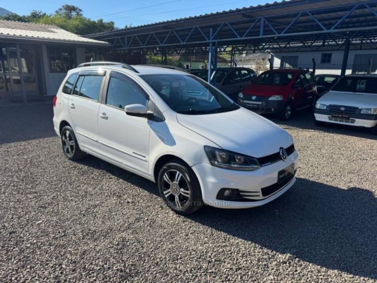 VOLKSWAGEN - SPACEFOX - 2015/2016 - Branca - R$ 55.900,00