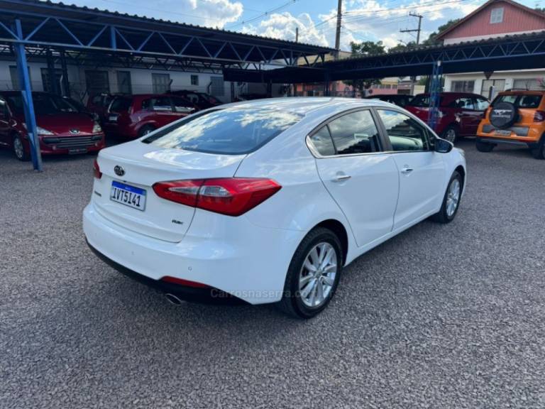 KIA MOTORS - CERATO - 2014/2015 - Branca - R$ 68.900,00