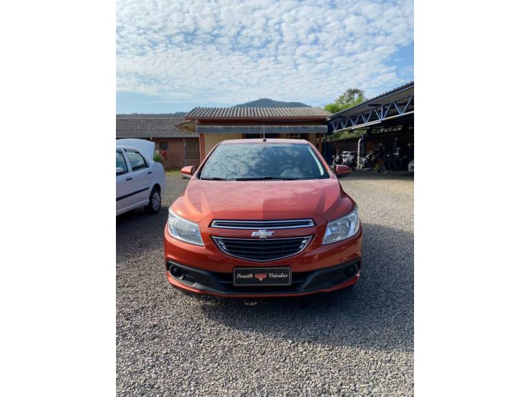 CHEVROLET - ONIX - 2013/2013 - Laranja - R$ 42.900,00