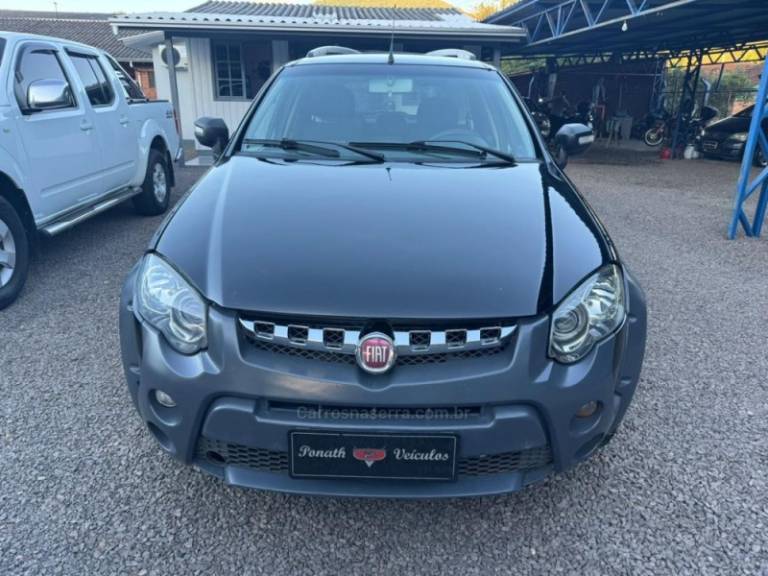 FIAT - PALIO - 2013/2014 - Preta - R$ 31.900,00