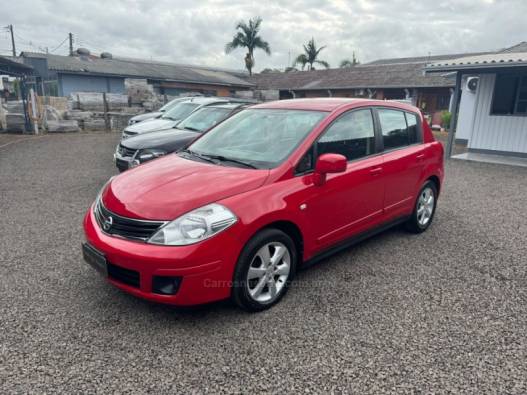 NISSAN - TIIDA - 2011/2012 - Vermelha - R$ 35.900,00