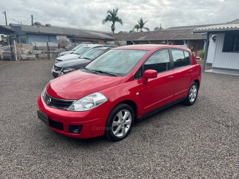 NISSAN - TIIDA - 2011/2012 - Vermelha - R$ 35.900,00