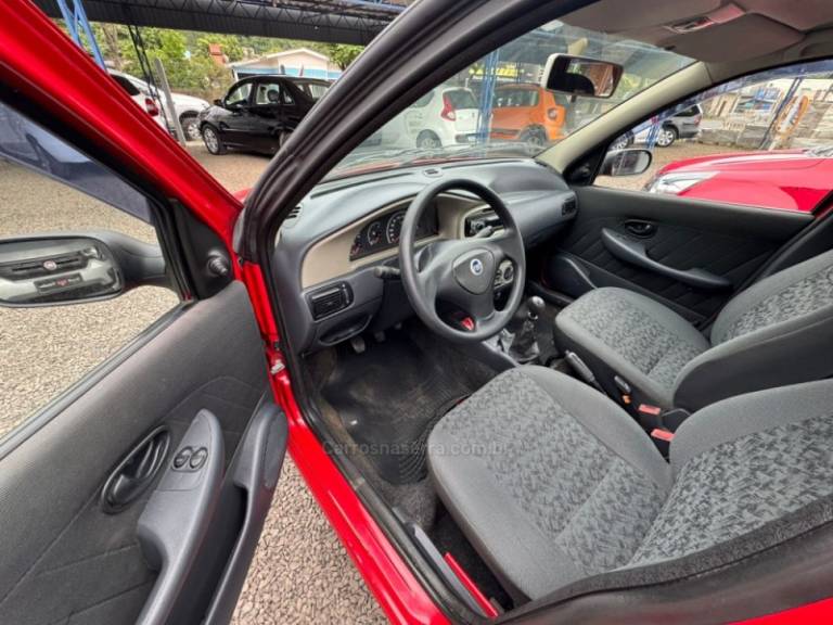 FIAT - SIENA - 2007/2008 - Vermelha - R$ 24.900,00