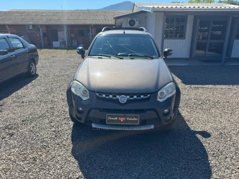 FIAT - STRADA - 2012/2013 - Cinza - R$ 56.900,00