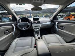 RENAULT - FLUENCE - 2011/2012 - Branca - R$ 42.900,00