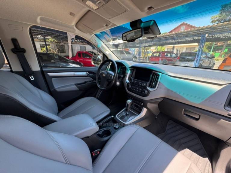 CHEVROLET - S10 - 2022/2023 - Branca - R$ 205.000,00