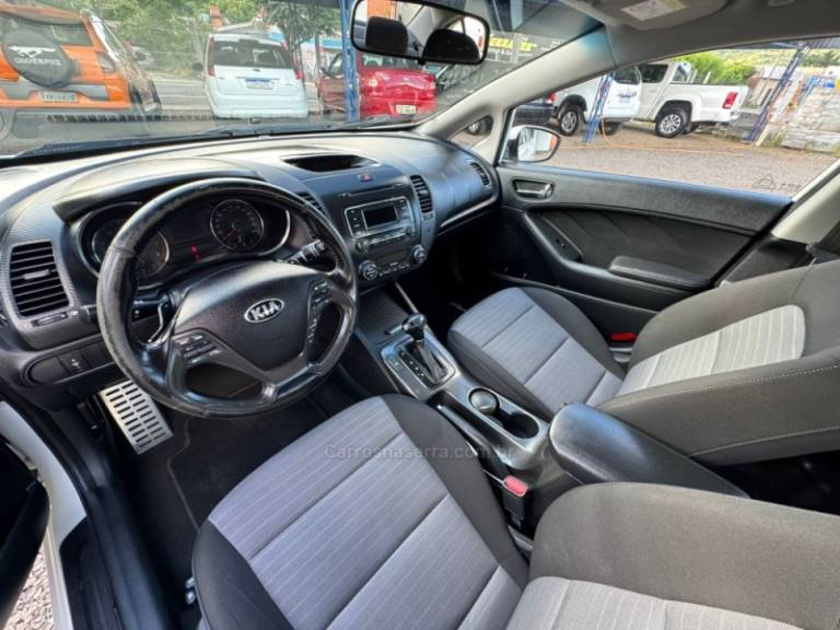 KIA MOTORS - CERATO - 2014/2015 - Branca - R$ 68.900,00
