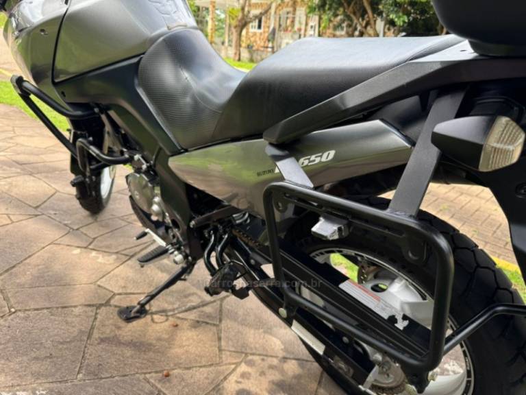 SUZUKI - DL - 2011/2012 - Cinza - R$ 30.000,00