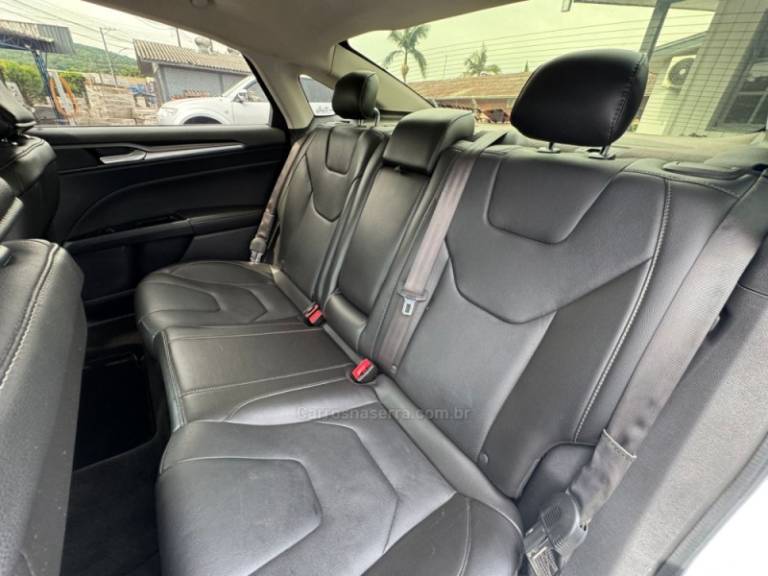 FORD - FUSION - 2015/2016 - Branca - R$ 88.900,00