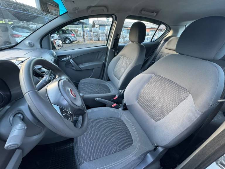 FIAT - PALIO - 2013/2014 - Branca - R$ 41.900,00