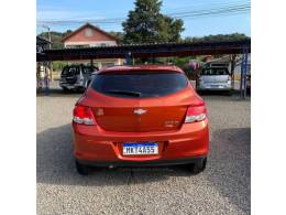 CHEVROLET - ONIX - 2013/2013 - Laranja - R$ 42.900,00