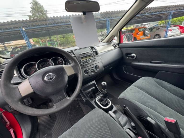 NISSAN - TIIDA - 2011/2012 - Vermelha - R$ 35.900,00