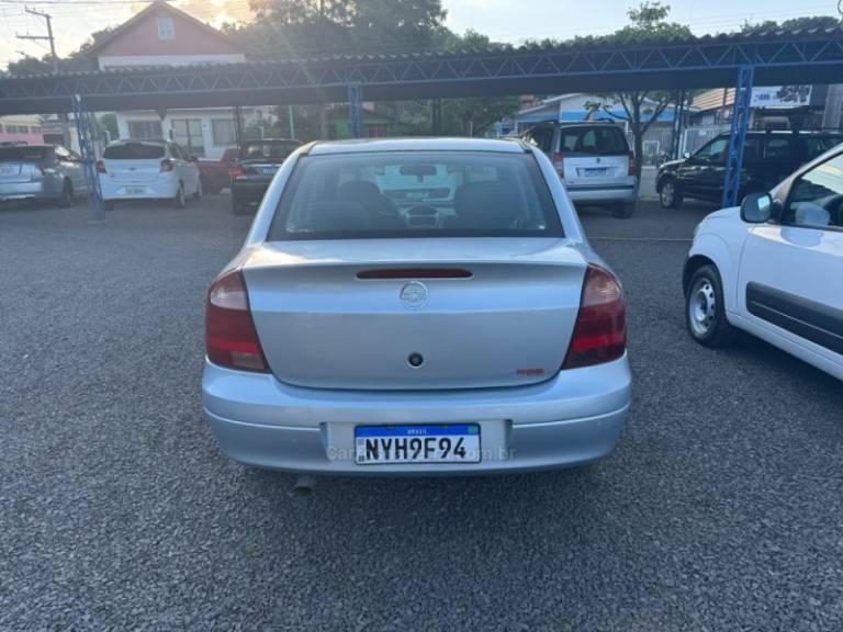 CHEVROLET - CORSA - 2010/2011 - Prata - R$ 32.900,00