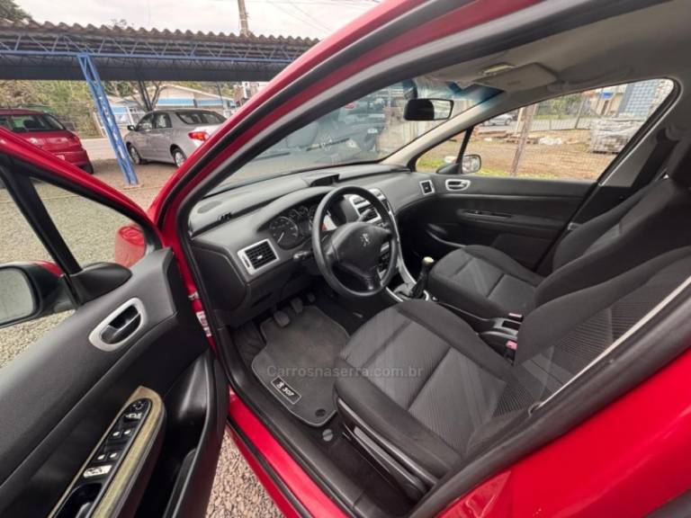 PEUGEOT - 307 - 2009/2010 - Vermelha - R$ 25.900,00