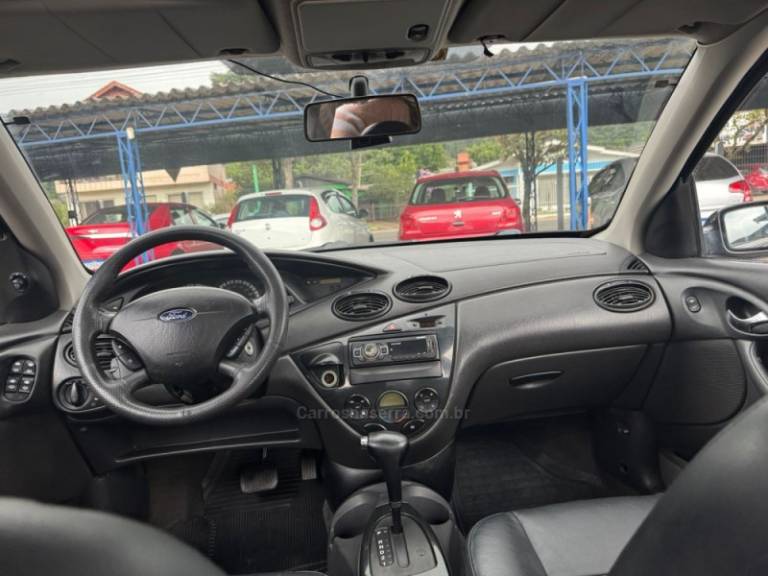 FORD - FOCUS - 2006/2007 - Preta - R$ 26.900,00