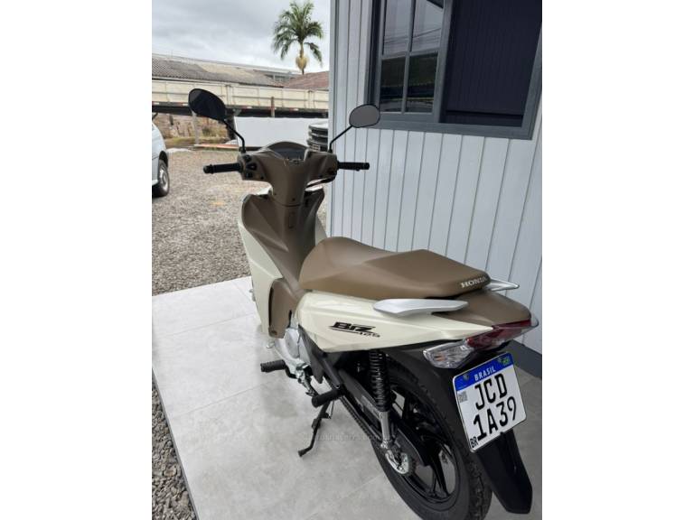 HONDA - BIZ 125 - 2023/2023 - Bege - R$ 17.900,00