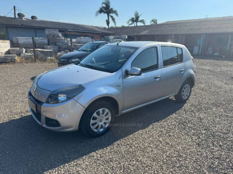 RENAULT - SANDERO - 2013/2014 - Prata - R$ 35.900,00