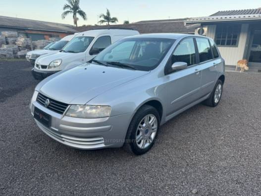 FIAT - STILO - 2006/2007 - Prata - R$ 26.900,00