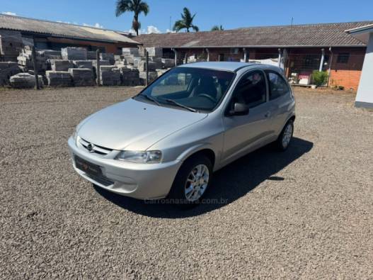 CHEVROLET - CELTA - 2002/2002 - Prata - R$ 14.900,00