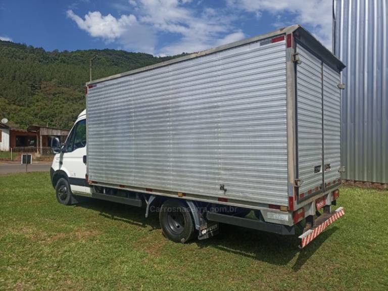 IVECO - DAILY - 2013/2014 - Branca - R$ 145.900,00