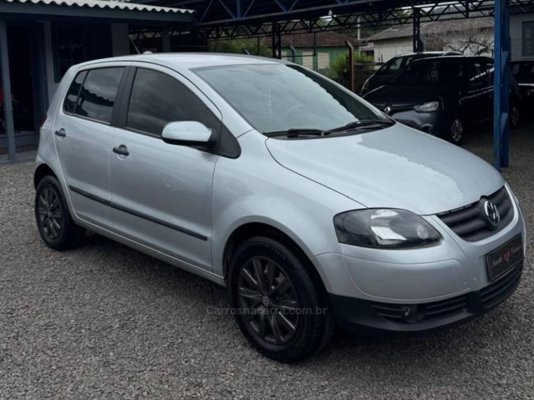 VOLKSWAGEN - FOX - 2007/2008 - Prata - R$ 25.900,00