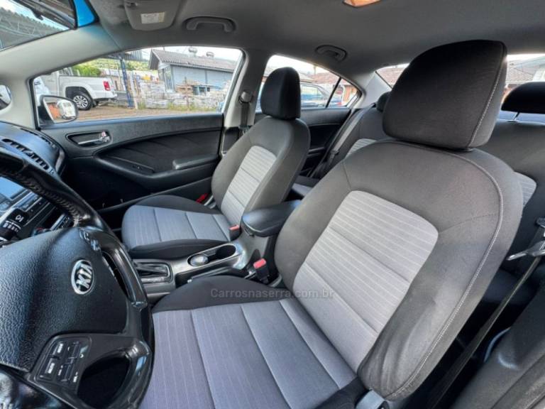 KIA MOTORS - CERATO - 2014/2015 - Branca - R$ 68.900,00