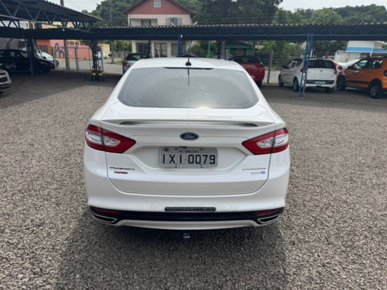 FORD - FUSION - 2015/2016 - Branca - R$ 88.900,00