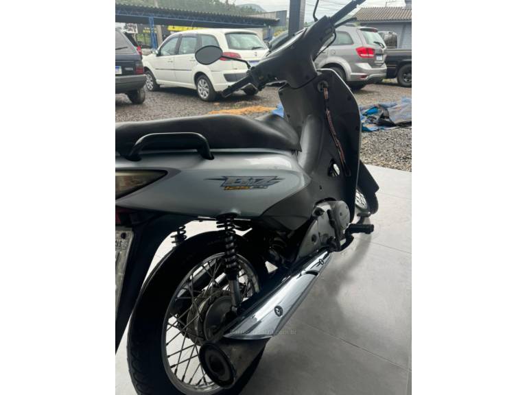 HONDA - BIZ 125 - 2005/2006 - Prata - R$ 7.900,00