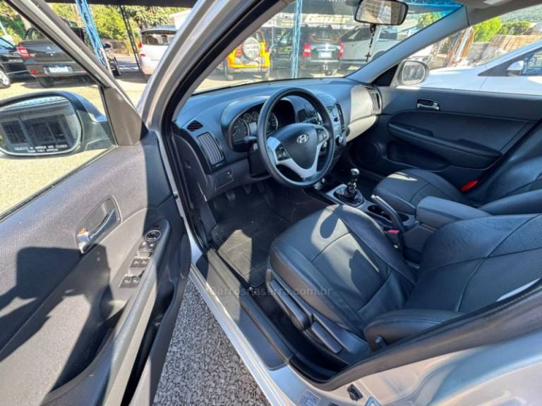 HYUNDAI - I30 - 2010/2011 - Prata - R$ 45.900,00