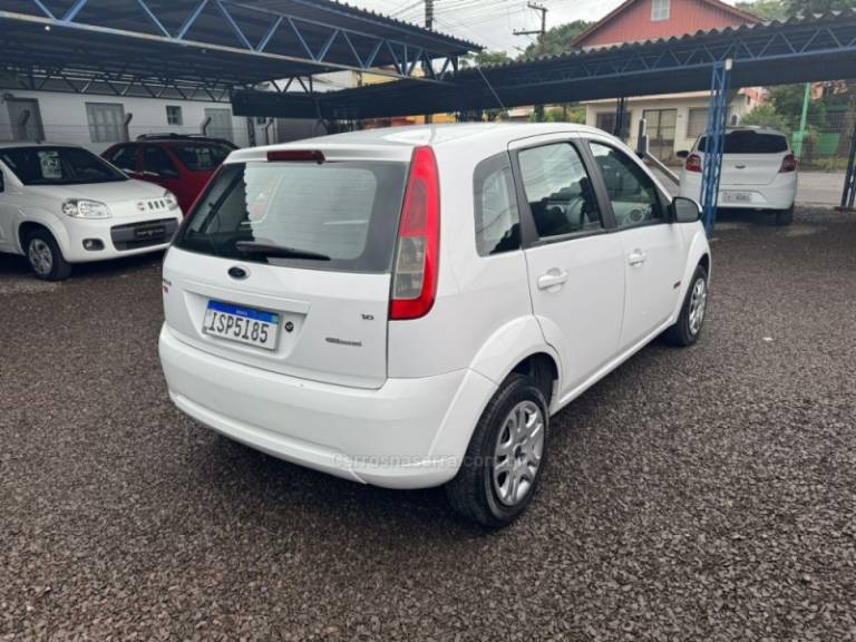 FORD - FIESTA - 2011/2012 - Branca - R$ 33.900,00