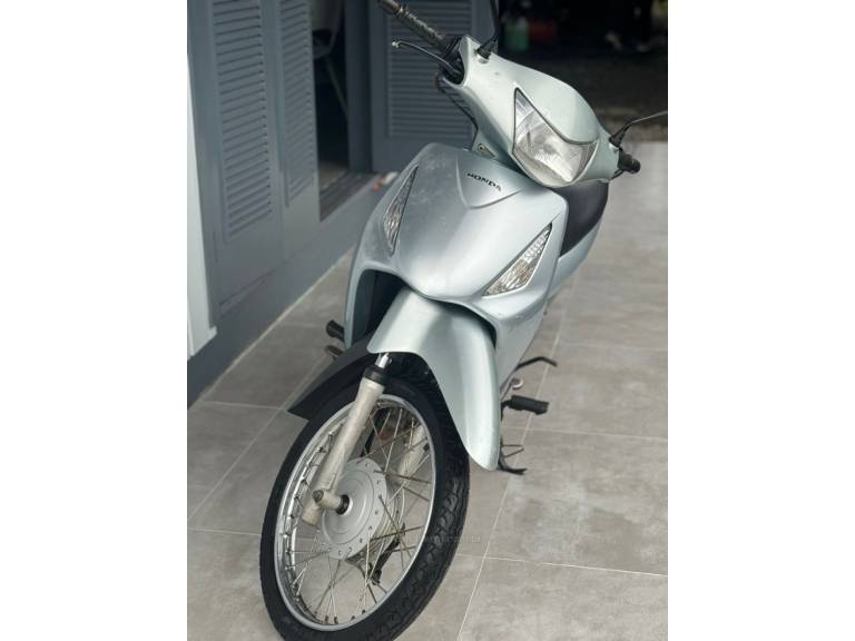 HONDA - BIZ 125 - 2005/2006 - Prata - R$ 7.900,00