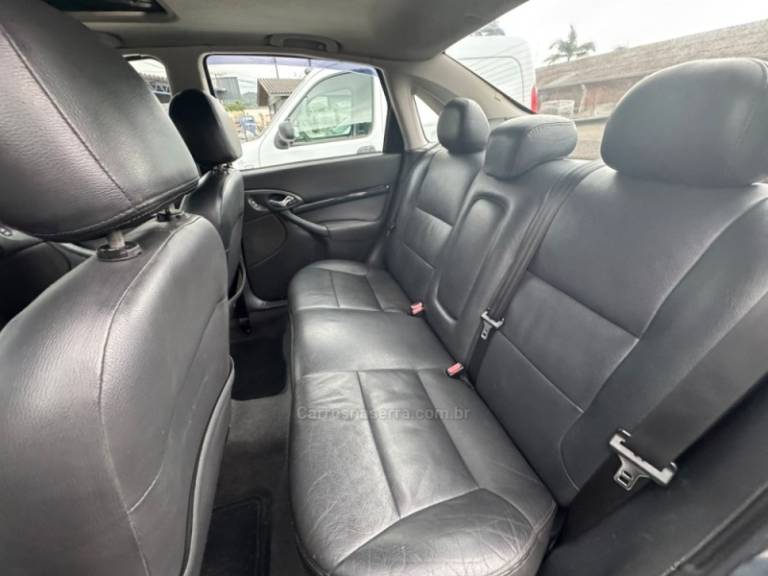 FORD - FOCUS - 2006/2007 - Preta - R$ 26.900,00