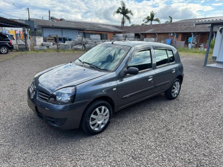 RENAULT - CLIO - 2011/2012 - Cinza - R$ 18.900,00
