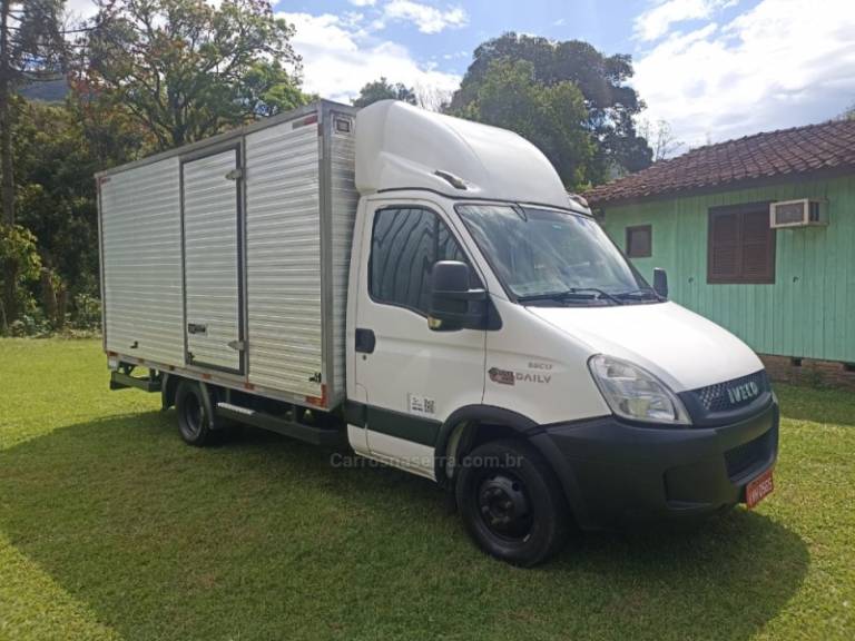 IVECO - DAILY - 2013/2014 - Branca - R$ 145.900,00